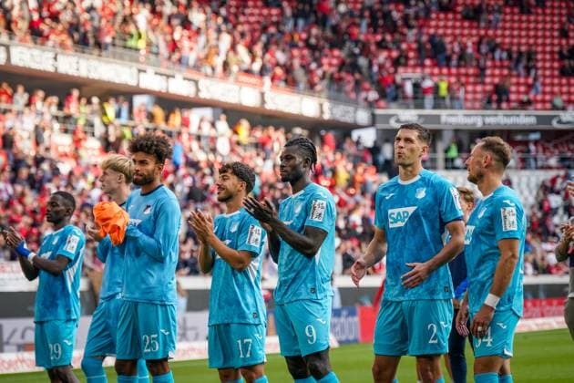 Deutschland: Fussball Bundesliga 2025 26, 5. Spieltag - SC Freiburg vs TSG Hoffenheim - Europa-Park-Stadion (Freiburg): Tim Lemperle (TSG Hoffenheim, 19) Kevin Akpoguma (TSG Hoffenheim, 25) Umut Tohumcu (TSG Hoffenheim, 17) Ihlas Bebou (TSG Hoffenheim, 9) Robin HranaÄ Hranac (TSG Hoffenheim, 2) Vladimir Coufal Vladimir Coufal (TSG Hoffenheim, 34) Copyright: xJOERANxSTEINSIEKx