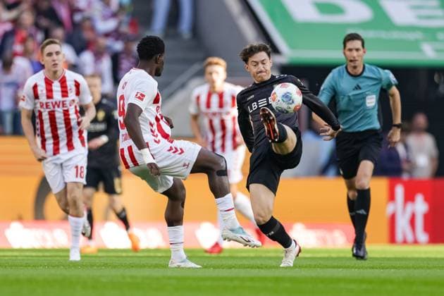 Köln, Deutschland, 28.09.25: Ragnar Ache (1. FC Köln) und Angelo Stiller (VfB Stuttgart) im Kampf um den Ball waehrend des Spiels der 1. Bundesliga zwischen 1. FC Köln - VfB Stuttgart in der RheinEnergieSTADION am 28. September 2025 in Köln, Deutschland. Köln RheinEnergieSTADION Germany Copyright: xStefanxBrauer Brauer-Fotoagenturx