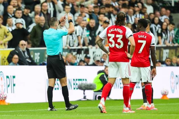 Newcastle United FC v Arsenal FC, Premier League Referee Jarred Gillett indicates no penalty during the Newcastle United FC v Arsenal FC English Premier League match at St.James Park, Newcastle, England, United Kingdom on 28 September 2025 Credit: Lee Keuneke Every Second Media Editorial use only. All images are copyright Every Second Media Limited. No images may be reproduced without prior permission. All rights reserved. Premier League and Football League images are subject to licensing agreements with Football DataCo Limited. see https: www.football-dataco.com Copyright: xIMAGO EveryxSecondxMediax ESM-1601-0043 LeexKeunekex xEveryxSecondxMediax