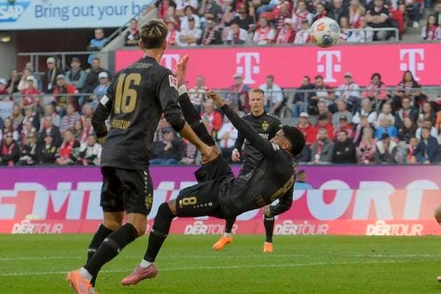 Strafraumszene Torchance von Tiago Tomas (Stuttgart 8) mit einem Fallrueckzieher 28.09.2025 Fussball 1. FC Koeln vs VfB Stuttgart, Rheinenergiestadion, Koeln, DFB DFL REGULATIONS PROHIBIT ANY USE OF PHOTOGRAPHS AS IMAGE SEQUENCES AND OR QUASI-VIDEO