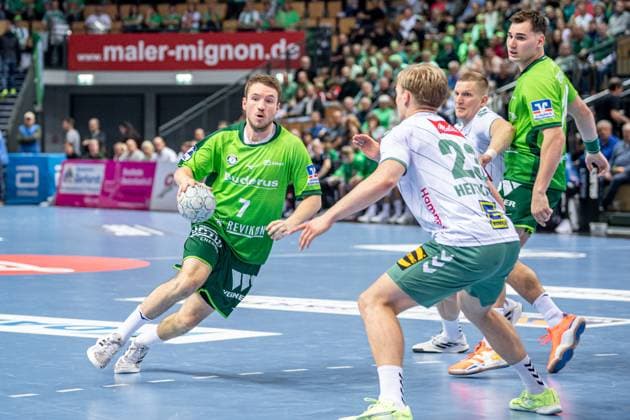 Handball Bundesliga; HSG Wetzlar - GWD Minden, 28.09.25 Dominik Mappes (HSG Wetzlar, 7), Niclas Benedict Heitkamp (GWD Minden, 23), Handball Bundesliga; HSG Wetzlar - GWD Minden: Wetzlar, 28.09.25 Copyright: xBEAUTIFULxSPORTS Roeczeyx