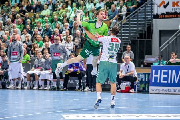 Handball Bundesliga; HSG Wetzlar - GWD Minden, 28.09.25 Dominik Mappes (HSG Wetzlar, 7), Malte Donker (GWD Minden, 39) Handball Bundesliga; HSG Wetzlar - GWD Minden: Wetzlar, 28.09.25 Copyright: xBEAUTIFULxSPORTS Roeczeyx