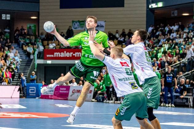 Handball Bundesliga; HSG Wetzlar - GWD Minden, 28.09.25 Dominik Mappes (HSG Wetzlar, 7), Karolis Antanavi?ius (GWD Minden, 8), Azat Valiullin (GWD Minden, 55) Handball Bundesliga; HSG Wetzlar - GWD Minden: Wetzlar, 28.09.25 Copyright: xBEAUTIFULxSPORTS Roeczeyx