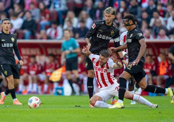 Zweikampf zwischen: Atakan Karazor (VfB Stuttgart, 16) und Sebastian Sebulonsen (1. FC Koeln, 28) 28.09.2025, 1. FC Köln - VfB Stuttgart Fussball, 1. Bundesliga, RheinEnergieStadion Köln DFL regulations prohibit any use of photographs as image sequences and or quasi-video. Copyright: HMBxMedia xMarcoxBader