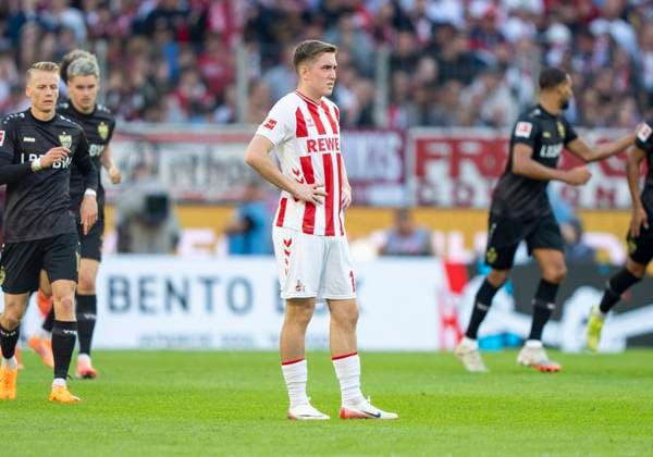 Isak Johannesson (1. FC Koeln, 18) enttäuscht nach dem Gegentor 28.09.2025, 1. FC Köln - VfB Stuttgart Fussball, 1. Bundesliga, RheinEnergieStadion Köln DFL regulations prohibit any use of photographs as image sequences and or quasi-video. Copyright: HMBxMedia xMarcoxBader