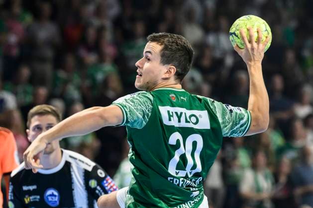 im Bild v.l.: Tim Freihoefer (Fuechse Berlin), GER, Berlin, Handball, Fuechse Berlin vs ThSV Eisenach, DAIKIN Handball-Bundesliga, in der Max Schmeling Halle, 21.09.2025, Copyright: HMBxMedia UwexKoch