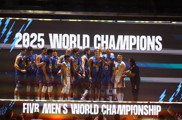 2025.09.28 Pasay City Manila siatkowka mezczyn Mistrzostwa Swiata FIVB 2025 Bulgaria - Wlochy N z FIVB Men s World Championship, WM, Weltmeisterschaft 2025 Bulgary - Italy najlepszy blokujacy Jakub Kochanowski best middle blockers final match gold medalist mecz o trzecie miejsce medale brazowwe Wilredo Leon Bartosz Kurek radosc zwyciestwo winner win kibice Nicola Grbic doping Kamil Semeniuk Marcin Komenda Jakub Kochanowski Norbert Huber Bartosz Kurek Wilfredo Leon Jakub Popiwczak Foto Szymon Gorski PressFocus 2025.09.28 Pasay City Manila volleyball men FIVB Men s World Championship 2025 Bulgaria - Wlochy FIVB Men s World Championship 2025 Bulgary - Italy najlepszy blokujacy Jakub Kochanowski best middle blockers final match gold medalist mecz o trzecie miejsce medale brazowwe Wilredo Leon Bartosz Kurek radosc zwyciestwo winner win kibice Nicola Grbic doping Kamil Semeniuk Marcin Komenda Jakub Kochanowski Norbert Huber Bartosz Kurek Wilfredo Leon Jakub Popiwczak Credit: Szymon Gorski PressFocus NEWSPIX.PL --- newspix.pl 