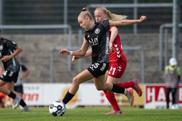Kleve, Germany, September 28, 2025: Yael Mollink (25 VfR Warbeyen) controls the ball (action) during the DFB-Pokal der Frauen game between VfR Warbeyen and 1. FC Köln at the Bresserberg in Kleve, Germany (Martin Pitsch SPP) Copyright: xMartinxPitsch SPPx spp-en-MaPi-20250928_NIKON Z 6_warbeyenkoeln_DSC8093