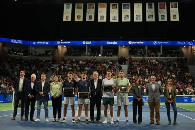 TENNIS : CO Met Orleans Open 2025 - Finale - ATP, Tennis Herren Challenger Tour 125 - 28 09 2025 Trophy illustration with the double finalists during the CO Met OrlÃ ans Open 2025 final, ATP Challenger Tour 125 tennis tournament on 28 September 2025 at CO Met Arena in OrlÃ ans, France - Photo Alexandre Martins Psnewz  Copyright: xALEXANDRExMARTINSx