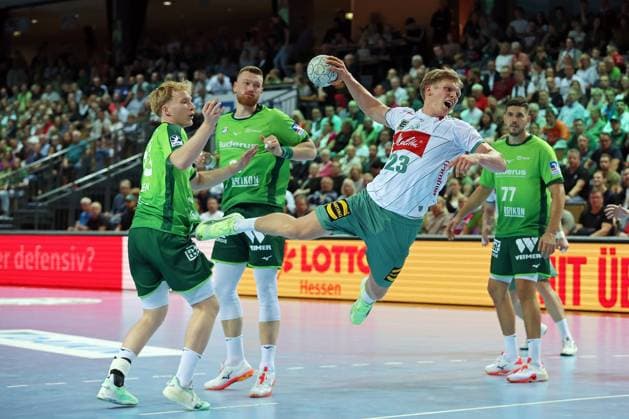 28.09.2025, xovx, Handball Daikin Handball Bundesliga, HSG Wetzlar - GWD Minden v.l. Georg Löwen (HSG Wetzlar), Nikola Grahovac (HSG Wetzlar), Niclas Benedict Heitkamp (GWD Minden), Stefan Cavor (HSG Wetzlar) Wetzlar Buderus-Arena Hessen Deutschland (DE)