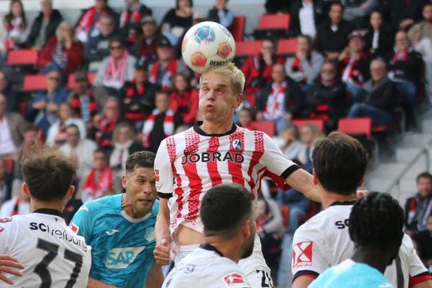 28.09.2025, xmohx, Fussball 1.Bundesliga, SC Freiburg - TSG Hoffenheim v.l. Matthias Ginter (SC Freiburg) (DFL DFB REGULATIONS PROHIBIT ANY USE OF PHOTOGRAPHS as IMAGE SEQUENCES and or QUASI-VIDEO) Freiburg