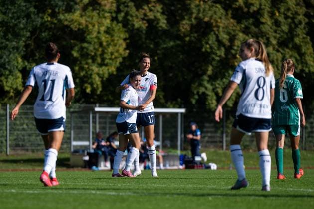 Janna Grimm (TSG Hoffenheim, 26), Franziska Harsch (TSG Hoffenheim, 17), Linda Natter (TSG Hoffenheim, 11), Napsugar Sinka (TSG Hoffenheim, 08) jubeln ueber das Tor zum 0:2, GER, SpVgg Greuther Fuerth vs TSG 1899 Hoffenheim, Fussball Frauen DFB Pokal, 1. Runde, Saison 2025 2026, 28.09.2025 GER, SpVgg Greuther Fuerth vs TSG 1899 Hoffenheim, Fussball Frauen DFB Pokal, 1. Runde, Saison 2025 2026, 28.09.2025 Fuerth Copyright: xEibner-Pressefoto Memmlerx EP_MMR