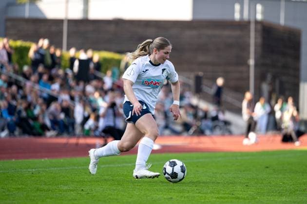 Nadine Bitzer (TSG Hoffenheim, 30) am Ball, GER, SpVgg Greuther Fuerth vs TSG 1899 Hoffenheim, Fussball Frauen DFB Pokal, 1. Runde, Saison 2025 2026, 28.09.2025 GER, SpVgg Greuther Fuerth vs TSG 1899 Hoffenheim, Fussball Frauen DFB Pokal, 1. Runde, Saison 2025 2026, 28.09.2025 Fuerth Copyright: xEibner-Pressefoto Memmlerx EP_MMR