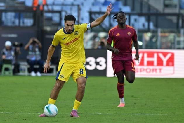 Suat Serdar of Hellas Verona runs with the ball during the match of 5th day of the Serie A Championship between A.S.Roma and Hellas Verona at the Olimpico Stadium on Sep 28, 2025 in Rome, Italy. during AS Roma vs Hellas Verona FC, Italian soccer Serie A match in Rome, Italy, September 28 2025  Copyright: xRobertoxRamaccia IPAxSportx xipa-agency.netx xx IPA_65875114 IPA_Agency_IPA65875114
