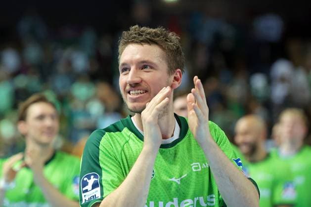 28.09.2025, xovx, Handball Daikin Handball Bundesliga, HSG Wetzlar - GWD Minden Die Spileler der HSG Wetzlar um Dominik Mappes (HSG Wetzlar) bejubeln den 39:28 Sieg gegen den GWD Minden Wetzlar Buderus-Arena Hessen Deutschland (DE)