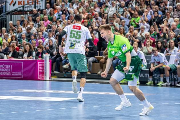 Handball Bundesliga; HSG Wetzlar - GWD Minden, 28.09.25 Tizian Weimer (HSG Wetzlar, 24), Azat Valiullin (GWD Minden, 55) Handball Bundesliga; HSG Wetzlar - GWD Minden: Wetzlar, 28.09.25 Copyright: xBEAUTIFULxSPORTS Roeczeyx