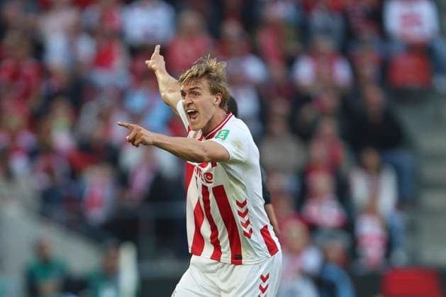 Timo Huebers (1. FC Koeln) gestikuliert, Gestik waehrend des spiels der Bundesliga zwischen 1. FC Köln und VfB Stuttgart, RheinEnergieSTADION am 28. September 2025 in Köln, Deutschland. (Foto von Oliver Kaelke DeFodi Images) +++ Timo Huebers (1. FC Koeln) gestures during the Bundesliga match between 1. FC Köln and VfB Stuttgart at RheinEnergieSTADION on September 28, 2025 in Köln, Germany. (Photo by Oliver Kaelke DeFodi Images) DFL regulations prohibit any use of photographs as image sequences and or quasi-video. (Photo by Oliver Kaelke DeFodi Images) Timo Huebers 1 FC Koeln gestures, gestures during the Bundesliga match between 1 FC Köln and VfB Stuttgart, RheinEnergieSTADION on September 28, 2025 in Cologne, Germany Photo by Oliver Kaelke DeFodi Images Timo Huebers 1 FC Koeln gestures during the Bundesliga match between 1 FC Köln and VfB Stuttgart at RheinEnergieSTADION on September 28, 2025 in Köln, Germany Photo by Oliver Kaelke DeFodi Images DFL regulations prohibit any use of photographs as image sequences and or quasi video Photo by Oliver Kaelke DeFodi Images