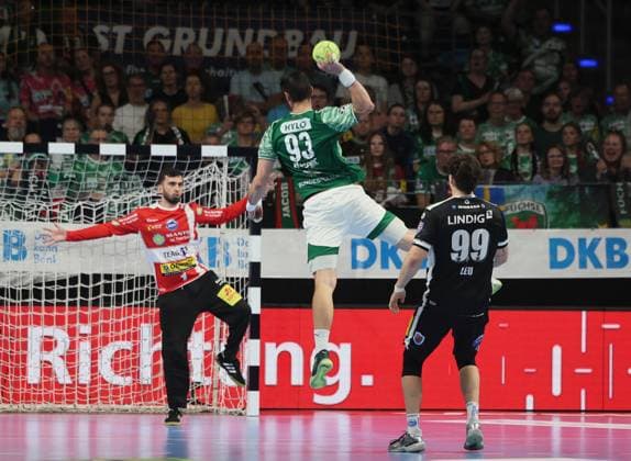 GER HBL Saison 2025 2026 FÜCHSE Berlin vs ThSV Eisenach, 28.09.25, Max-Schmeling-Halle, Berlin, Matija SPIKIC (ThSV Eisenach 1), Mijajlo MARSENIC (Füchse Berlin 93), Tillmann LEU (ThSV Eisenach 99)