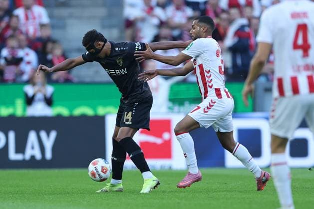 GER, 1.FBL, 1. FC Koeln vs. VfB Stuttgart 28.09.2025, Rheinenergie Stadion, Koeln, GER, 1.FBL, 1. FC Koeln vs. VfB Stuttgart, im Bild: Luca Jaquez (VfB Stuttgart 14), im Zweikampf gegen Linton Maina (FC Koeln 37),