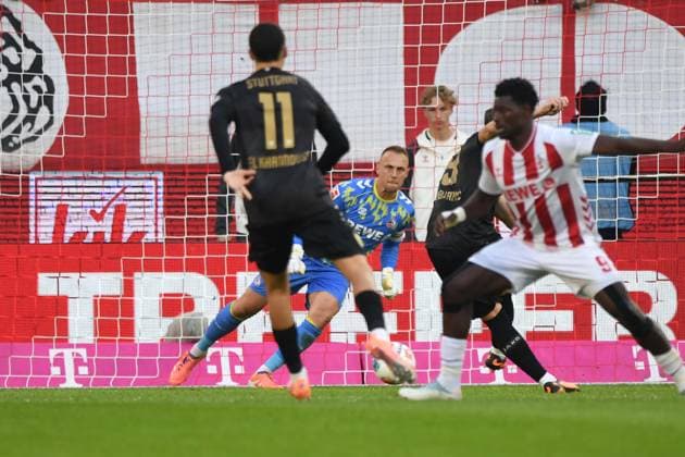 Ermedin DEMIROVIC (S) schiesst per Elfmeter das Tor zum 1-1 gegen Torwart Marvin SCHWAEBE, Schwäbe (K) Fussball 1. Bundesliga, 5.Spieltag, matchday5, 1. FC Koeln (K) - VfB Stuttgart (S) am 31.08.2025 in Koeln Deutschland. DFL regulations prohibit any use of photographs as image sequences and or quasi-video Â
