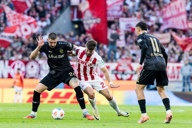 1. Fußball Bundesliga: 1. FC Köln - VfB Stuttgart; 28.09.2025 Zweikampf Jeff Chabot (VfB Stuttgart, 24), Jan Thielmann (1. FC Köln, 29) 1. Fußball Bundesliga, 1. FC Köln - VfB Stuttgart, Köln, Rheinenergiestadion am 28.09.2025 DFL REGULATIONS PROHIBIT ANY USE OF PHOTOGRAPHS AS IMAGE SEQUENCES AND OR QUASI-VIDEO. Copyright: xBEAUTIFULxSPORTS Wunderlx