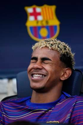 FC Barcelona, Barca v Real Sociedad - LaLiga EA Sports Lamine Yamal right winger of Barcelona and Spain sitting on the bench prior the LaLiga EA Sports match between FC Barcelona and Real Sociedad at Estadi Olimpic Lluis Companys on September 28, 2025 in Barcelona, Spain. Barcelona Spain  Copyright: xJosexBretonx originalFilename:bretonhernandez-fcbarcel250928_npJ41.jpg