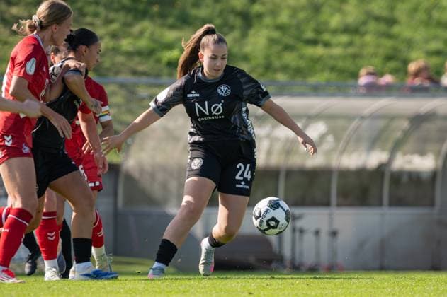 Kleve, Germany, September 28, 2025: Loreta Lulaj (24 VfR Warbeyen) controls the ball (action) during the DFB-Pokal der Frauen game between VfR Warbeyen and 1. FC Köln at the Bresserberg in Kleve, Germany (Martin Pitsch SPP) Copyright: xMartinxPitsch SPPx spp-en-MaPi-20250928_NIKON Z 6_warbeyenkoeln_DSC8180