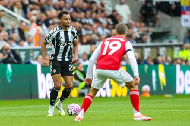 Newcastle United FC v Arsenal FC, Premier League Jacob Murphy Of Newcastle United in action during the Newcastle United FC v Arsenal FC English Premier League match at St.James Park, Newcastle, England, United Kingdom on 28 September 2025 Credit: Lee Keuneke Every Second Media Editorial use only. All images are copyright Every Second Media Limited. No images may be reproduced without prior permission. All rights reserved. Premier League and Football League images are subject to licensing agreements with Football DataCo Limited. see https: www.football-dataco.com Copyright: xIMAGO EveryxSecondxMediax ESM-1601-0064 LeexKeunekex xEveryxSecondxMediax