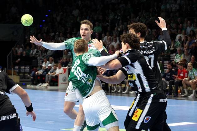 DEU, DHB, 1.HBL, Fuechse Berlin vs. ThSV Eisenach, 28.09.2025, Max-Schmeling-Halle, Berlin, DEU, DHB, 1.HBL, Fuechse Berlin vs. ThSV Eisenach, im Bild Lasse Andersson (Fuechse Berlin 11), Mathias Gidsel (Fuechse Berlin 19), Philipp Meyer (Eisenach 27), Stephan Seitz (Eisenach 44)