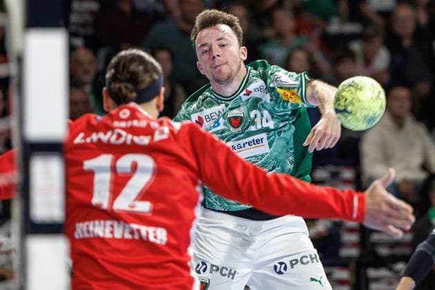Berlin, 28.09.25, Handball: Bundesliga, Fuechse Berlin - ThSV Eisenach , 6. Spieltag, Max-Schmeling-Halle. Hakun West av Teigum (Fuechse Berlin) wirft den Ball auf das Tor. Fuechse Berlin - ThSV Eisenach