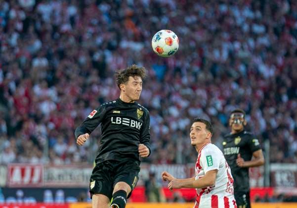 Angelo Stiller (VfB Stuttgart, 6) mit einem Kopfball 28.09.2025, 1. FC Köln - VfB Stuttgart Fussball, 1. Bundesliga, RheinEnergieStadion Köln DFL regulations prohibit any use of photographs as image sequences and or quasi-video. Copyright: HMBxMedia xMarcoxBader