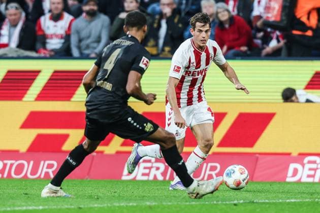 Fussball, Bundesliga Saison 2025 2026 5.Spieltag 1.FC Köln - VfB Stuttgart 28.09.2025, RheinEnergieSTADION Josha Vagnoman (VfB Stuttgart, 4) Jakub Kaminski (1. FC Köln, 16) Köln RheinEnergieSTADION Nordrhein-Westfalen Deutschland