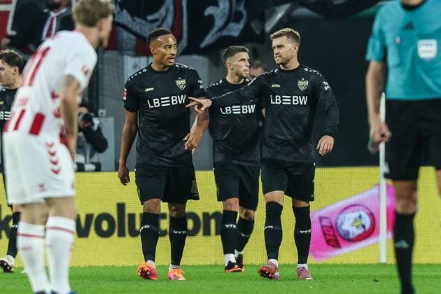 Fussball, Bundesliga Saison 2025 2026 5.Spieltag 1.FC Köln - VfB Stuttgart 28.09.2025, RheinEnergieSTADION Torjubel VfB Stuttgart nach dem Tor zum 2-1 für Stuttgart durch Josha Vagnoman (VfB Stuttgart, 4) die Spieler freuen sich Köln RheinEnergieSTADION Nordrhein-Westfalen Deutschland