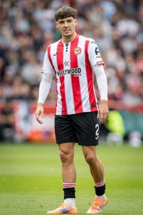 27th September 2025; Gtech Community Stadium, Brentford, London, England; Premier League Football, Brentford versus Manchester United, ManU Aaron Hickey of Brentford  IanxStephen Content restricted for UK based newspaper