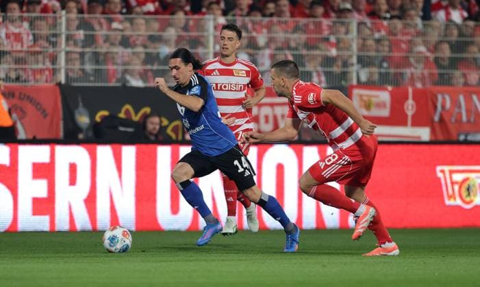 Rayan Philippe am Ball, Janik Haberer, Rani Khedira Zweikampf Spielszene Aktion Fußball Fussball Bundesliga Herren DFL 5. Spieltag Saison 2025 2026 28.09.2025 1.FC Union Berlin FCU vs. Hamburger SV HSV DFL regulations prohibit any use of photographs as image sequences and or quasi-video.