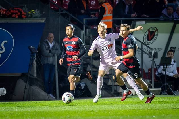 3. Liga: FC Viktoria Köln - VfL Osnabrück, 28.09.2025 Bryan Henning (VfL Osnabrück, 6) und Florian Engelhardt (Viktoria Köln, 8) ; Köln, 28.09.2025, 8. Spieltag der 3. Fußball-Liga, FC Viktoria Köln - VfL Osnabrück im Sportpark Hoehenberg in Köln. Die DFL-Bestimmungen verbieten die Verwendung von Fotografien als Bildsequenzen und oder Quasi-Videos. Copyright: xBEAUTIFULxSPORTS LeahxKohringx