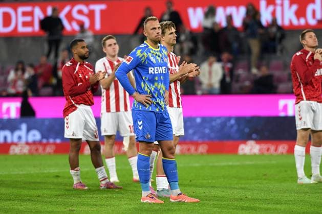 Torwart Marvin Schwaebe (1. FC Koeln) schaut waehrend des Spiels der Bundesliga zwischen dem 1. FC Köln und VfB Stuttgart, RheinEnergieSTADION am 28. September 2025 in Köln, Deutschland. (Foto von Ralf Treese DeFodi Images) +++ Torwart Marvin Schwaebe (1. FC Koeln) looks on during the Bundesliga match between 1. FC Köln and VfB Stuttgart at RheinEnergieSTADION on September 28, 2025 in Köln, Germany. (Photo by Ralf Treese DeFodi Images) DFL regulations prohibit any use of photographs as image sequences and or quasi-video. (Photo by Ralf Treese DeFodi Images) Goalkeeper Marvin Schwaebe 1 FC Koeln looks on during the Bundesliga match between 1 FC Köln and VfB Stuttgart, RheinEnergieSTADION on September 28, 2025 in Cologne, Germany Photo by Ralf Treese DeFodi Images Goalkeeper Marvin Schwaebe 1 FC Koeln looks on during the Bundesliga match between 1 FC Köln and VfB Stuttgart at RheinEnergieSTADION on September 28, 2025 in Köln, Germany Photo by Ralf Treese DeFodi Images DFL regulations prohibit any use of photographs as image sequences and or quasi video Photo by Ralf Treese DeFodi Images