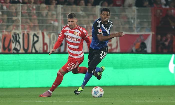 Andrej Ilic, Warmed Omari Zweikampf Spielszene Aktion Fußball Fussball Bundesliga Herren DFL 5. Spieltag Saison 2025 2026 28.09.2025 1.FC Union Berlin FCU vs. Hamburger SV HSV DFL regulations prohibit any use of photographs as image sequences and or quasi-video.
