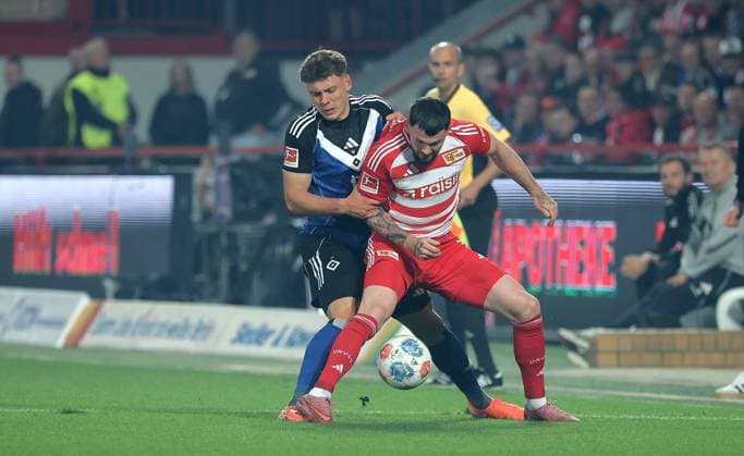 Nicolai Remberg, Oliver Burke Zweikampf Spielszene Aktion Fußball Fussball Bundesliga Herren DFL 5. Spieltag Saison 2025 2026 28.09.2025 1.FC Union Berlin FCU vs. Hamburger SV HSV DFL regulations prohibit any use of photographs as image sequences and or quasi-video.