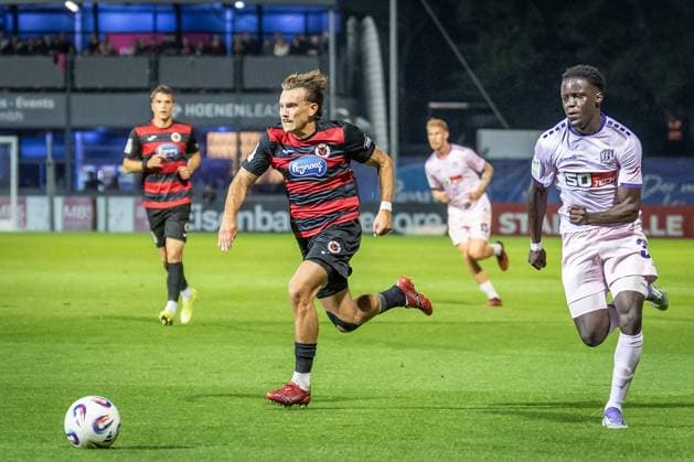 3. Liga: FC Viktoria Köln - VfL Osnabrück, 28.09.2025 Florian Engelhardt (Viktoria Köln, 8) und Frederik Christensen (VfL Osnabrück, 3) ; Köln, 28.09.2025, 8. Spieltag der 3. Fußball-Liga, FC Viktoria Köln - VfL Osnabrück im Sportpark Hoehenberg in Köln. Die DFL-Bestimmungen verbieten die Verwendung von Fotografien als Bildsequenzen und oder Quasi-Videos. Copyright: xBEAUTIFULxSPORTS LeahxKohringx