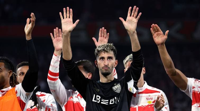 Stuttgart , Bundesliga Fußball 1. FC Köln vs. VfB Stuttgart, Atakan Karazor (VfB) freut sich Gemäß den Vorgaben der DFL Deutschen Fußball Liga ist es untersagt, in dem Stadion und oder vom Spiel angefertigte Fotoaufnahmen in Form von Sequenzbildern und oder videoähnlichen Fotostrecken zu verwerten bzw. verwerten zu lassen.