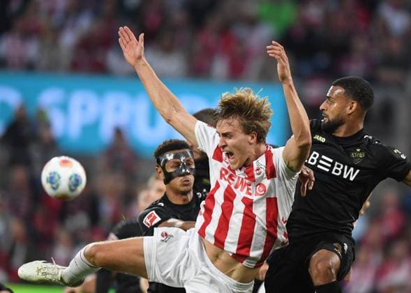 28.09.2025 , xophax, Fussball 1.Bundesliga, 1.FC Koeln 1.FC Köln gegen VFB Stuttgart Timo Hübers , links ( 1.FC Köln ) gegen Joshua Vagnoman und Luca Jaques ( beide VFB Stuttgart ) DFL DFB REGULATIONS PROHIBIT ANY USE OF PHOTOGRAPHS as IMAGE SEQUENCES and or QUASI-VIDEO) Koeln