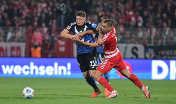Nicolai Remberg, Rani Khedira Zweikampf Spielszene Aktion Fußball Fussball Bundesliga Herren DFL 5. Spieltag Saison 2025 2026 28.09.2025 1.FC Union Berlin FCU vs. Hamburger SV HSV DFL regulations prohibit any use of photographs as image sequences and or quasi-video.
