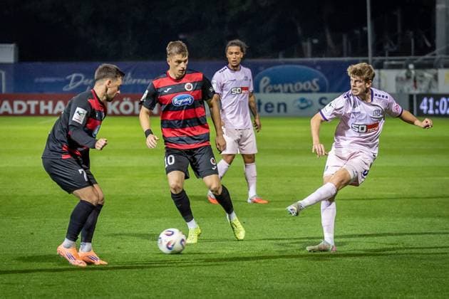 3. Liga: FC Viktoria Köln - VfL Osnabrück, 28.09.2025 Schuss von Frederik Christensen (VfL Osnabrück, 3) ; Köln, 28.09.2025, 8. Spieltag der 3. Fußball-Liga, FC Viktoria Köln - VfL Osnabrück im Sportpark Hoehenberg in Köln. Die DFL-Bestimmungen verbieten die Verwendung von Fotografien als Bildsequenzen und oder Quasi-Videos. Copyright: xBEAUTIFULxSPORTS LeahxKohringx