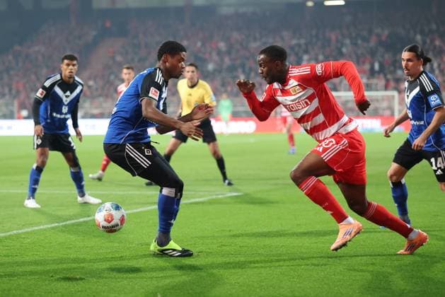 1. Fußball Bundesliga Union Berlin - Hamburger SV während der Begegnung in der 1. Fußball Bundesliga Union Berlin - Hamburger SV in Berlin, Stadion An der alten Försterei , am 28.09.2025. DFB regulations prohibit any use of photographs as image sequences and or quasi video. Copyright: xBEAUTIFULxSPORTS Frankex