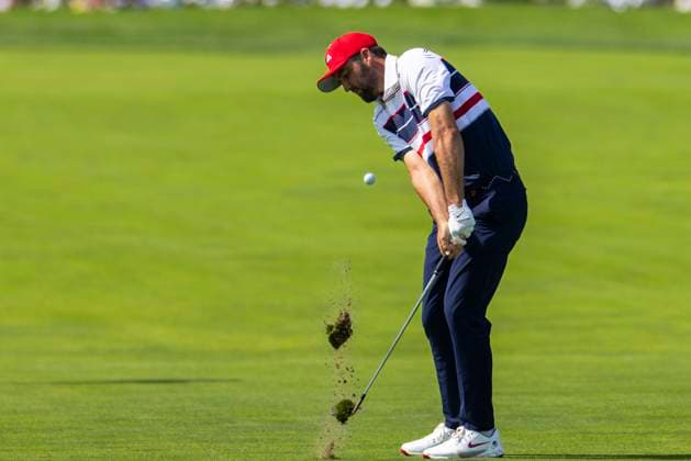 Scottie Scheffler of Team United States chips to the first green during a singles match against Rory McIlroy of Team Europe on the final day of the 45th Ryder Cup at the Bethpage Black Course in Farmingdale, New York on Sunday, September 28, 2025. Europe has a 12 to 5 lead over the United States going into the final day.  RYD20250928905 COREYxSIPKIN
