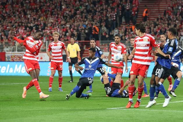 28.09.2025, xtgx, Fussball - 1.Bundesliga Union Berlin - Hamburger SV v.l. Ilyas Ansah (Union Berlin, 10) Torschuss, schiesst den Ball aufs Tor, Schuss (DFL DFB REGULATIONS PROHIBIT ANY USE OF PHOTOGRAPHS as IMAGE SEQUENCES and or QUASI-VIDEO) Berlin