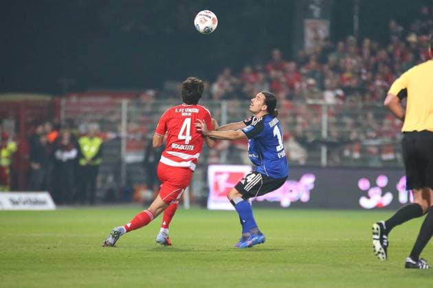 Berlin, Deutschland, 28.09.2025: Stadion Alte Försterei: 5. Spieltag, Saison 2025 26, 1. Fußball-Bundesliga: Union Berlin - Hamburger SV: Diogo Leite (4, Union Berlin) und Rayan Philippe (14, Hamburger SV) im Duell Copyright: xdtsxNachrichtenagenturx dts_85156