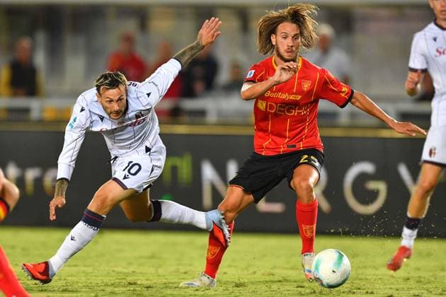 Lecce s Left back Antonino Gallo (25 US Lecce) and Bologna™s right wing Federico Bernardeschi (10 Bologna FC 1909) in action during the Serie A Enilive soccer matchday 5 between US Lecce and Bologna FC 1909 at the Via del Mare Stadium in Lecce, Italy, Sunday, September 28, 2025. (Credit Image: Giovanni Evangelista LaPresse)  Copyright: xGiovannixEvangelista LaPressex