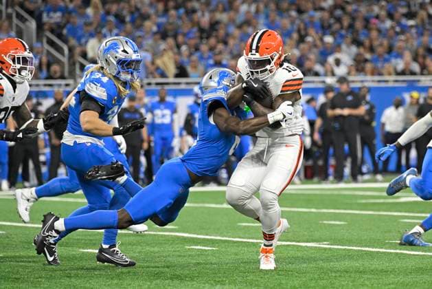DETROIT, MI - SEPTEMBER 28: Detroit Lions Cornerback Terrion Arnold (6) wraps up Cleveland Browns RB Quinshon Judkins (10) during the game between Cleveland Browns and Detroit Lions on September 28, 2025 at Ford Field in Detroit, MI ( CSM) Detroit United States - ZUMAc04_ 20250928_zma_c04_054 Copyright: xAllanxDranbergx
